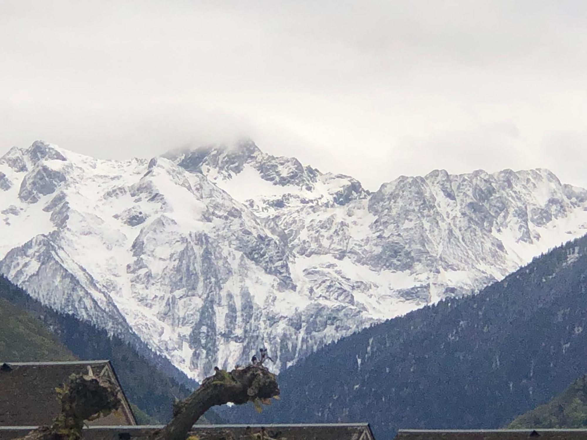 Appart T 3 Bagneres-De-Luchon Vue Montagne - Piscine Mi Juin Exterior photo